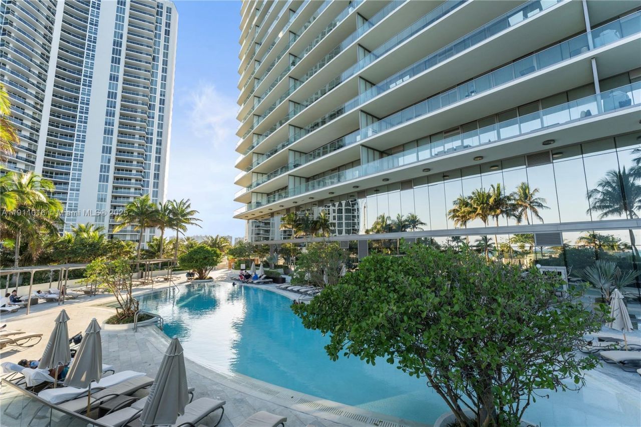 18975 Collins Ave, Unit 4605, Sunny Isles Beach, FL 33160 Photo