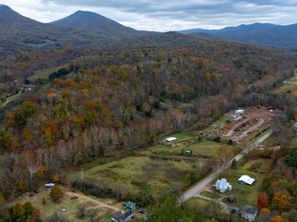 3441 W Midland TRL, Lexington, VA 24450