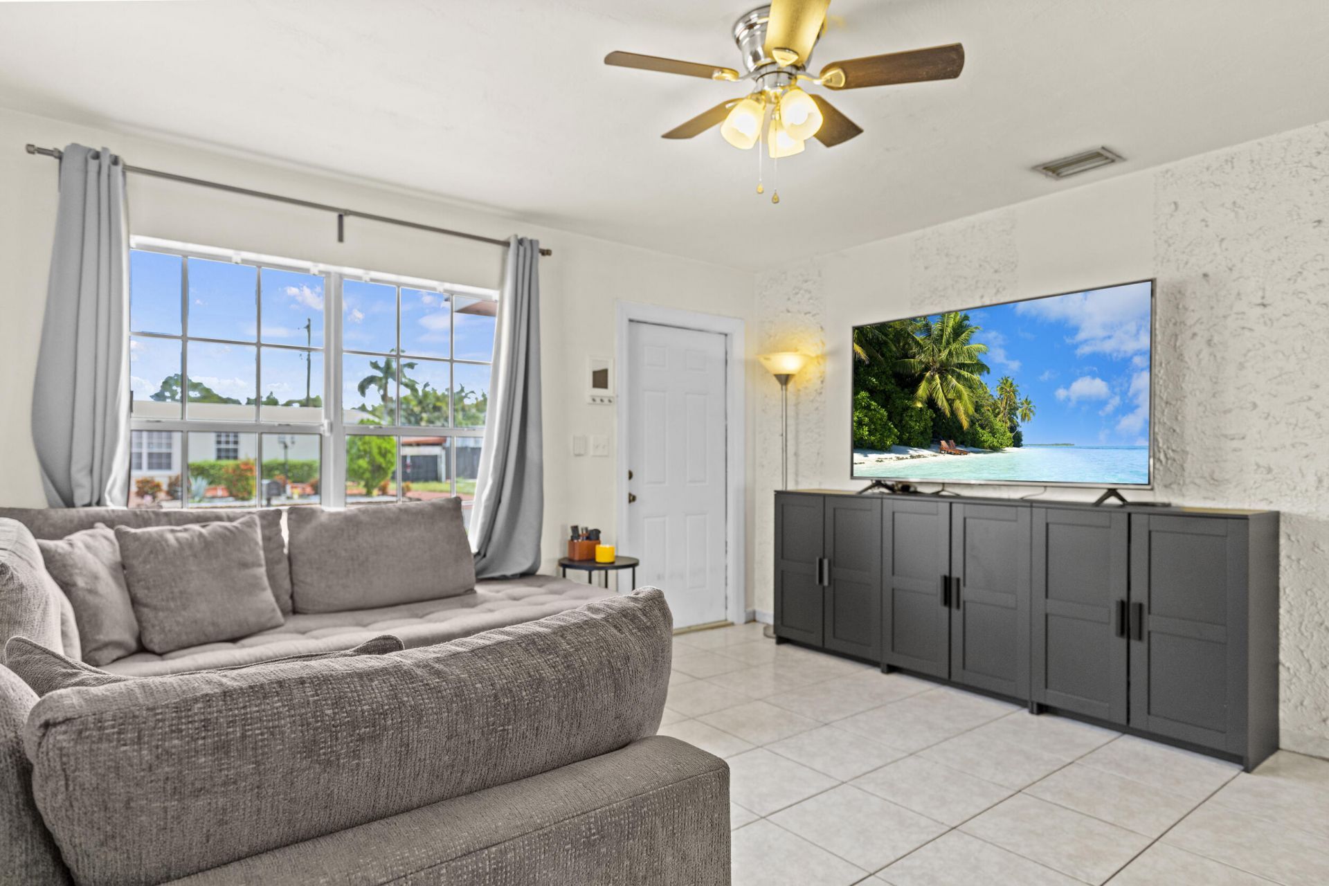 1400 N 70th Avenue, Hollywood, FL 33024 Photo