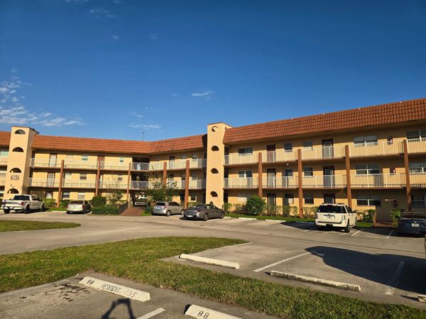 9001 Sunrise Lakes Boulevard, Unit 110, Sunrise, FL 33322
