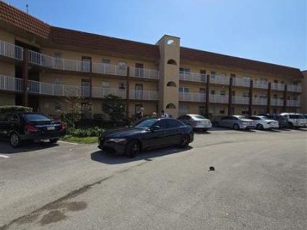 9001 Sunrise Lakes Boulevard, Unit 110, Sunrise, FL 33322