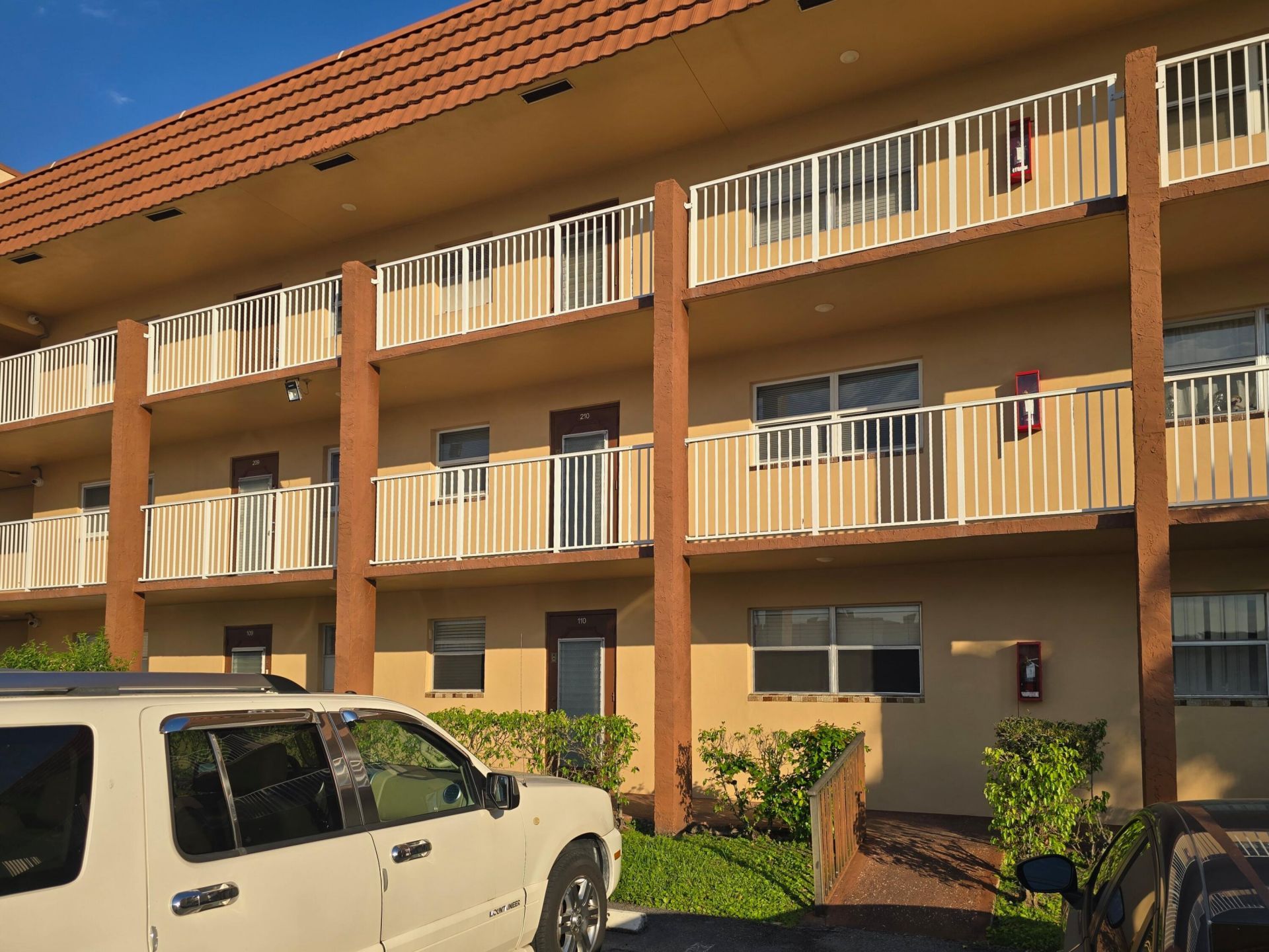 9001 Sunrise Lakes Boulevard, Unit 110, Sunrise, FL 33322 Photo