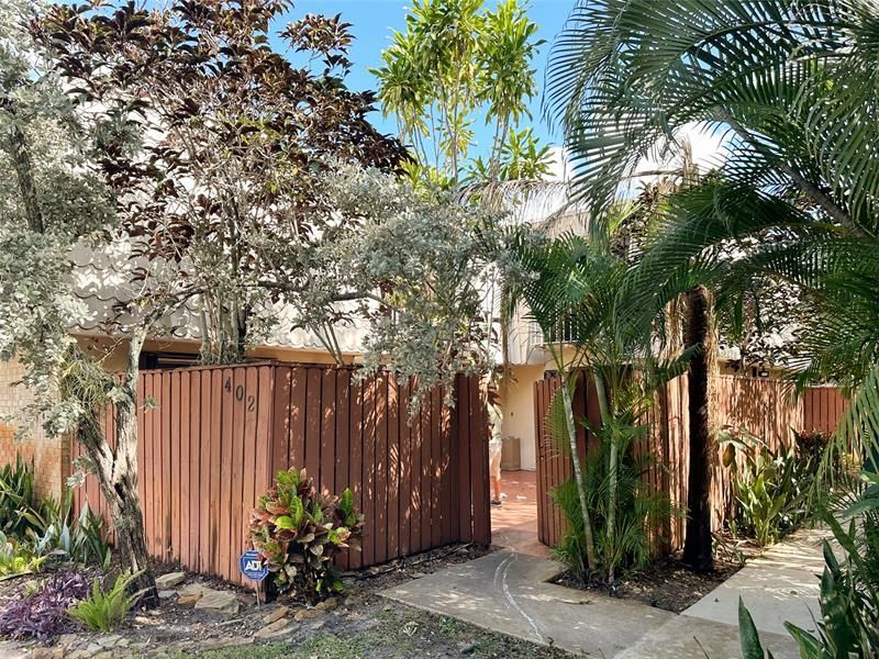 1700 Embassy Dr, Unit 402, West Palm Beach, FL 33401 Photo