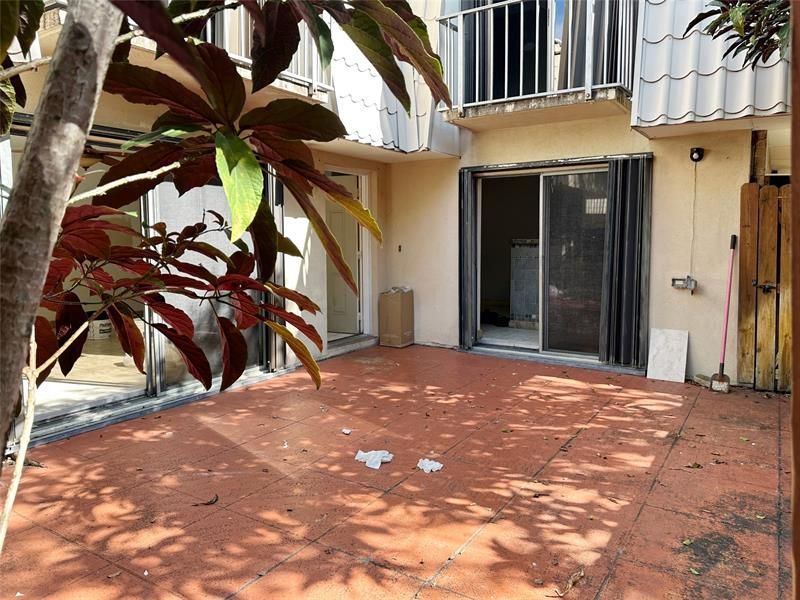 1700 Embassy Dr, Unit 402, West Palm Beach, FL 33401 Photo