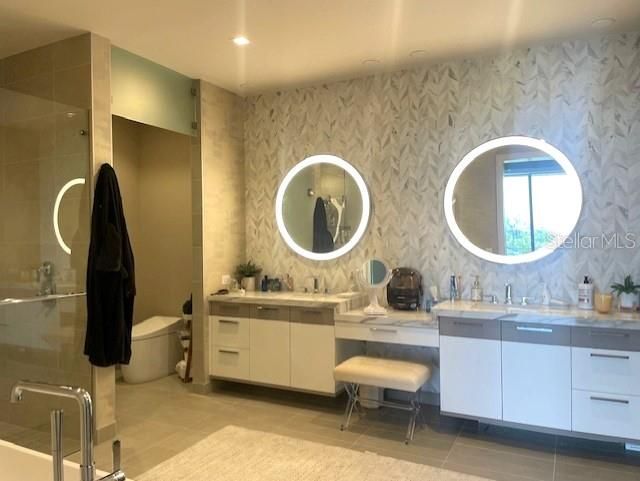 1581 Gulf Of Mexico Drive, Unit 307, Longboat Key, FL 34228 Photo