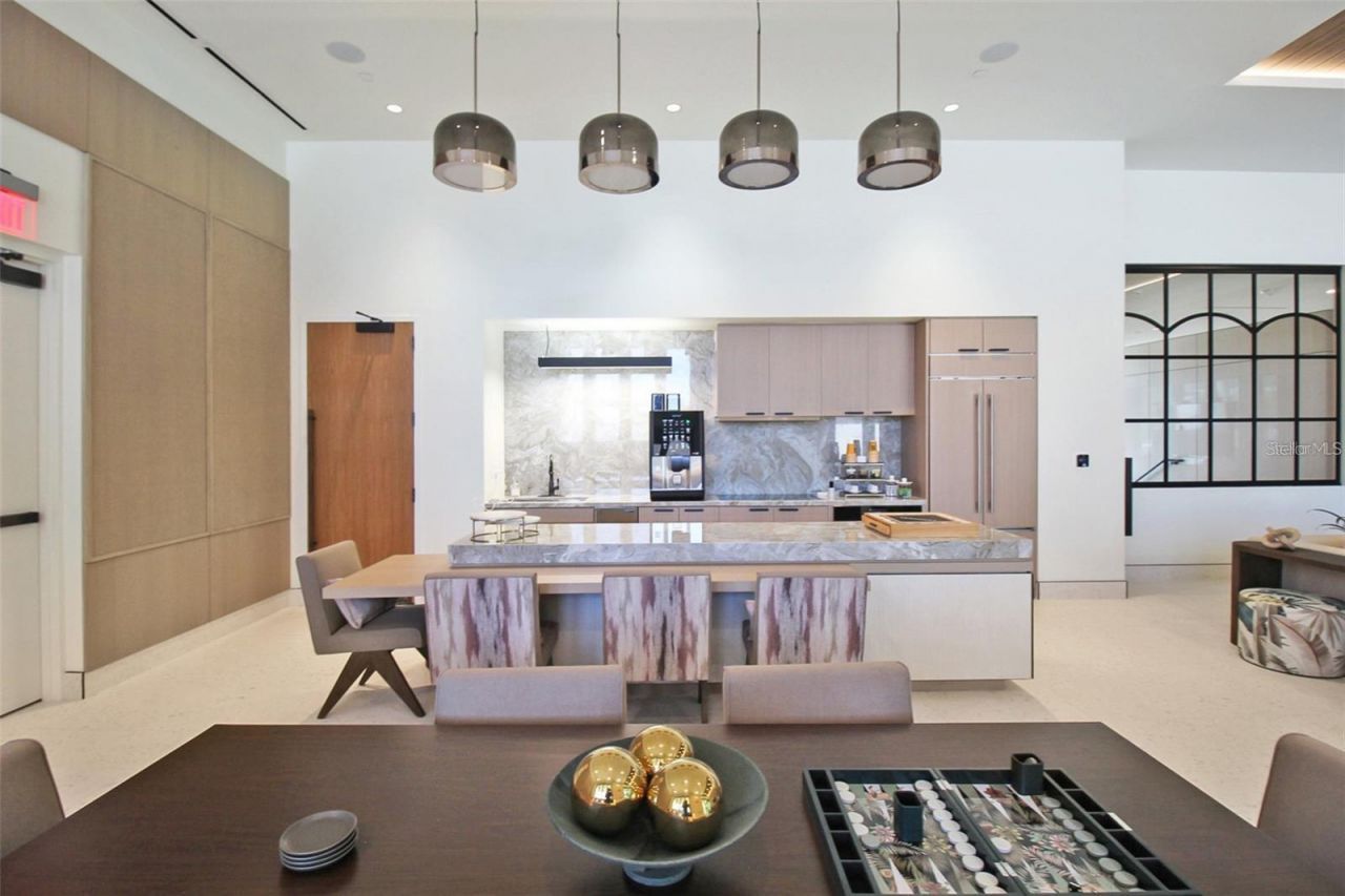 1581 Gulf Of Mexico Drive, Unit 307, Longboat Key, FL 34228 Photo