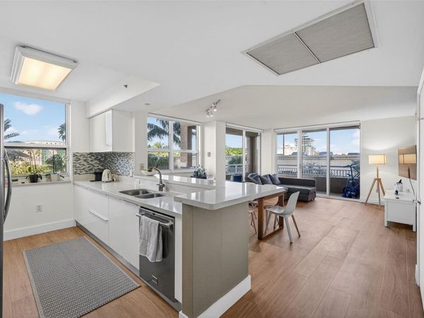 19501 W Country Club Dr, Unit 313, Aventura, FL 33180