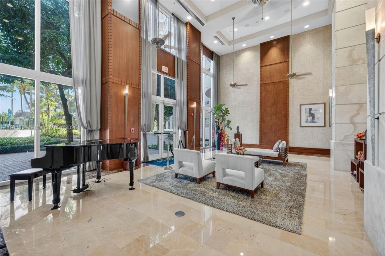 19501 W Country Club Dr, Unit 313, Aventura, FL 33180 Photo