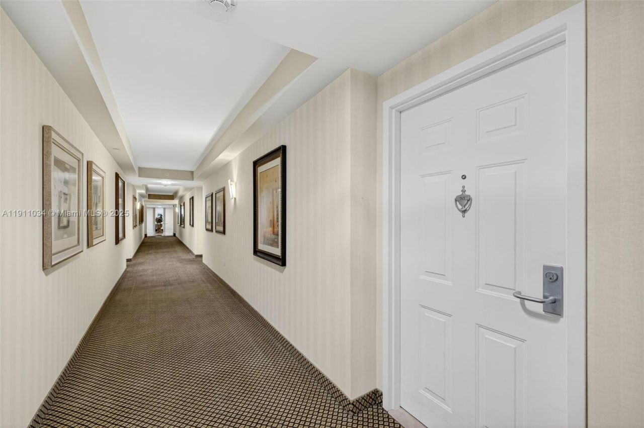 19501 W Country Club Dr, Unit 313, Aventura, FL 33180 Photo