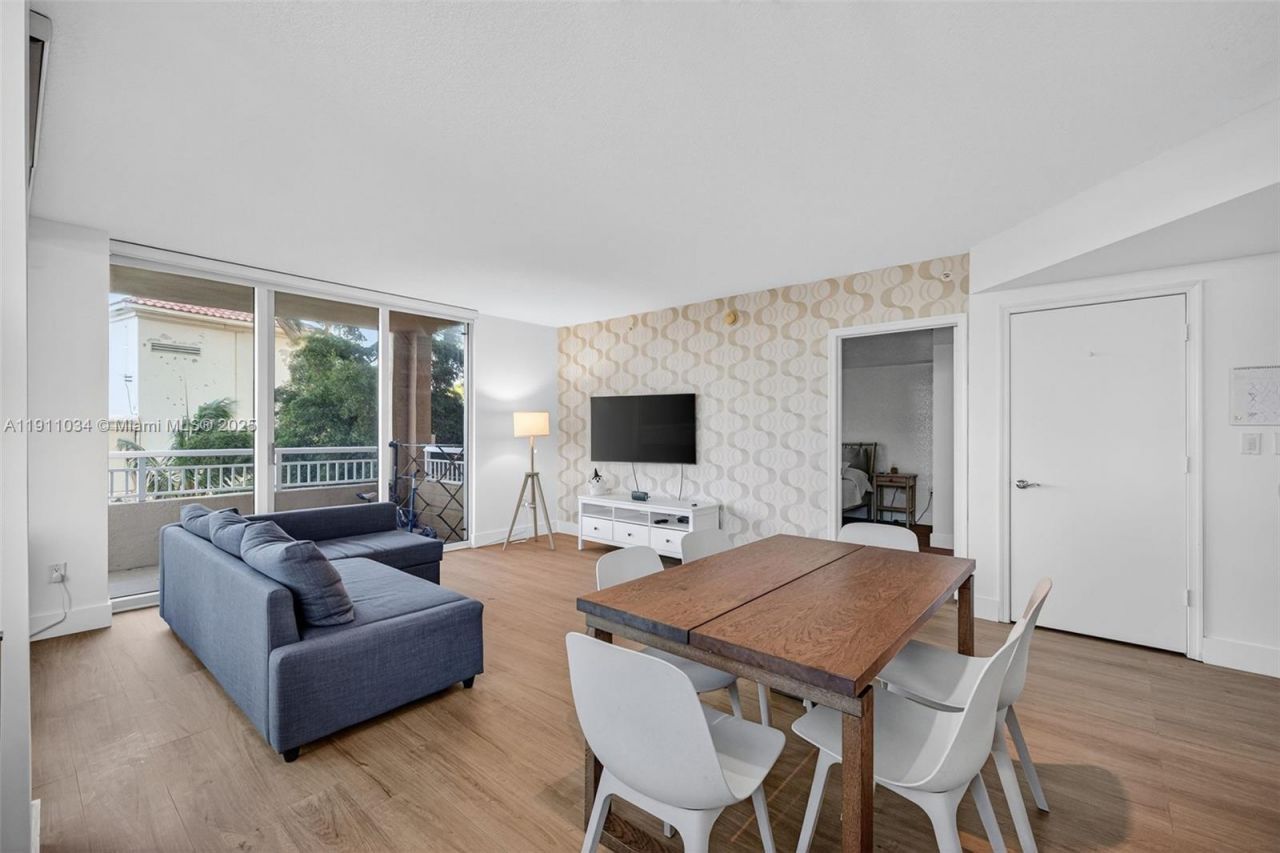 19501 W Country Club Dr, Unit 313, Aventura, FL 33180 Photo