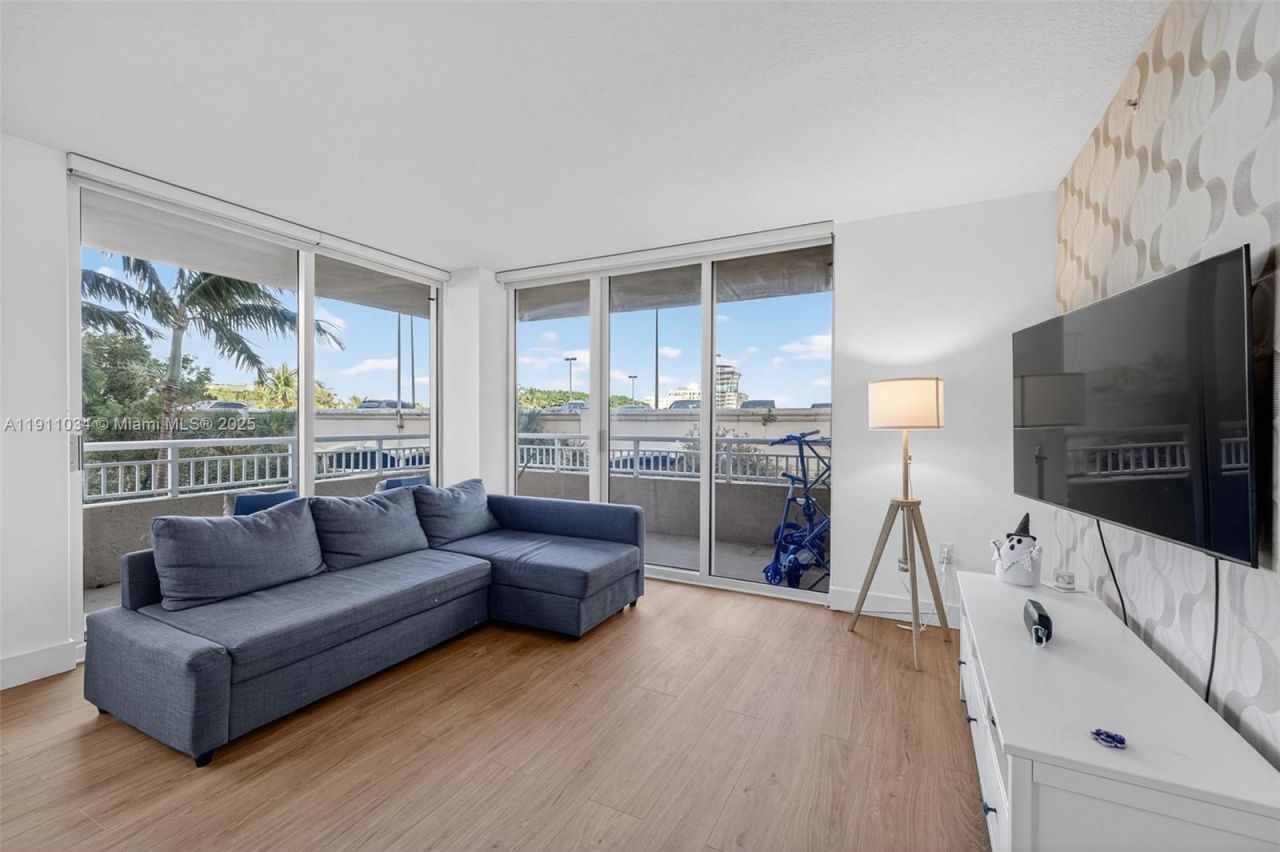 19501 W Country Club Dr, Unit 313, Aventura, FL 33180 Photo