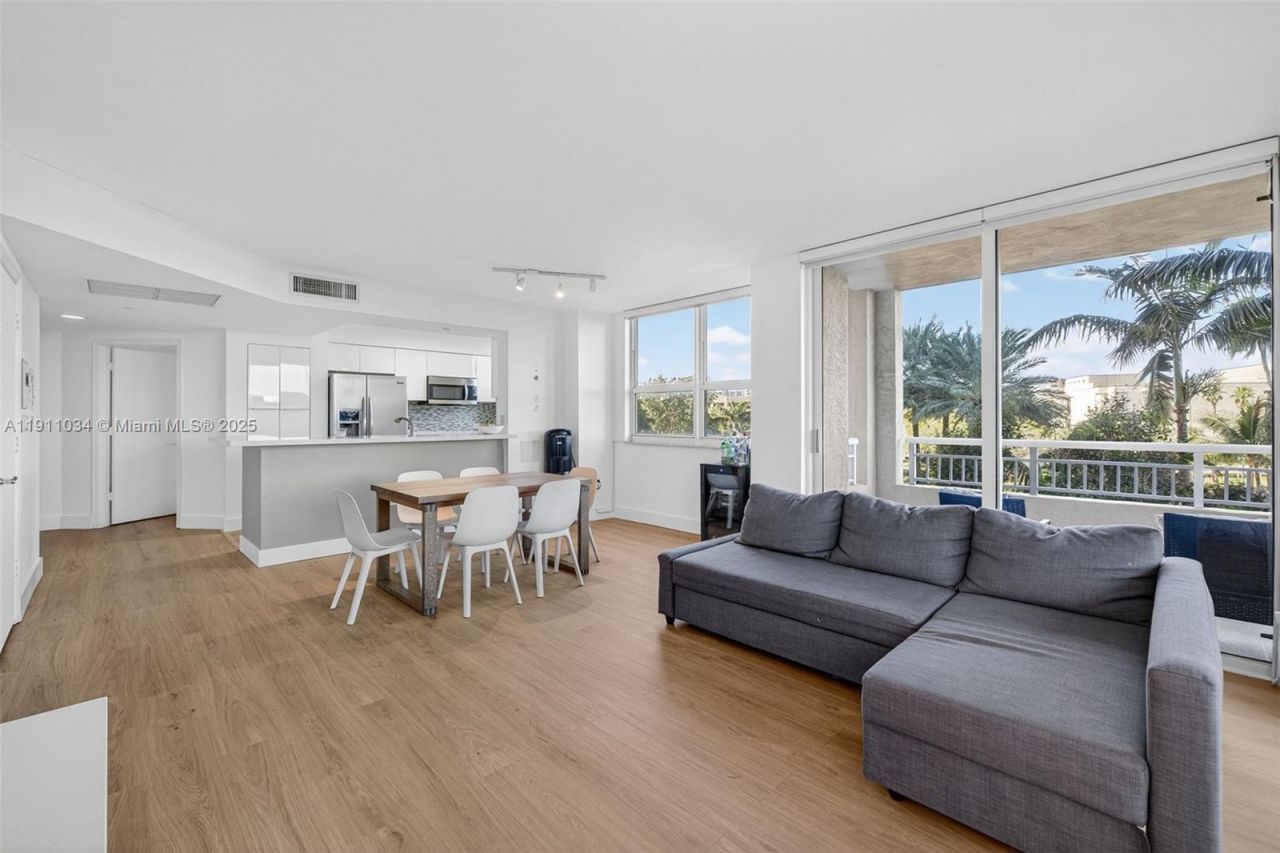 19501 W Country Club Dr, Unit 313, Aventura, FL 33180 Photo