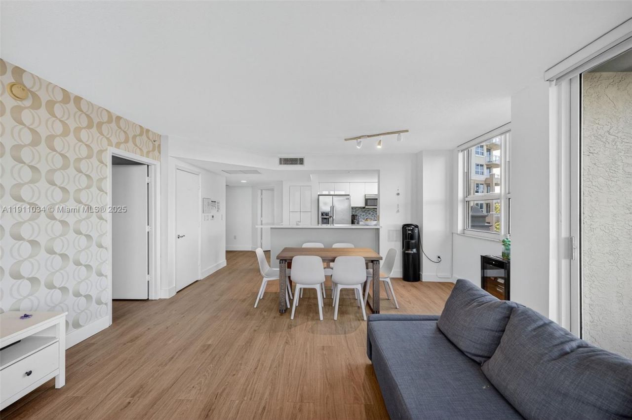 19501 W Country Club Dr, Unit 313, Aventura, FL 33180 Photo