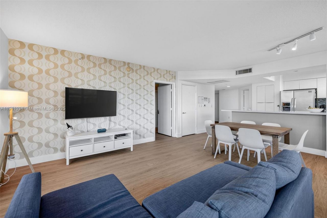 19501 W Country Club Dr, Unit 313, Aventura, FL 33180 Photo