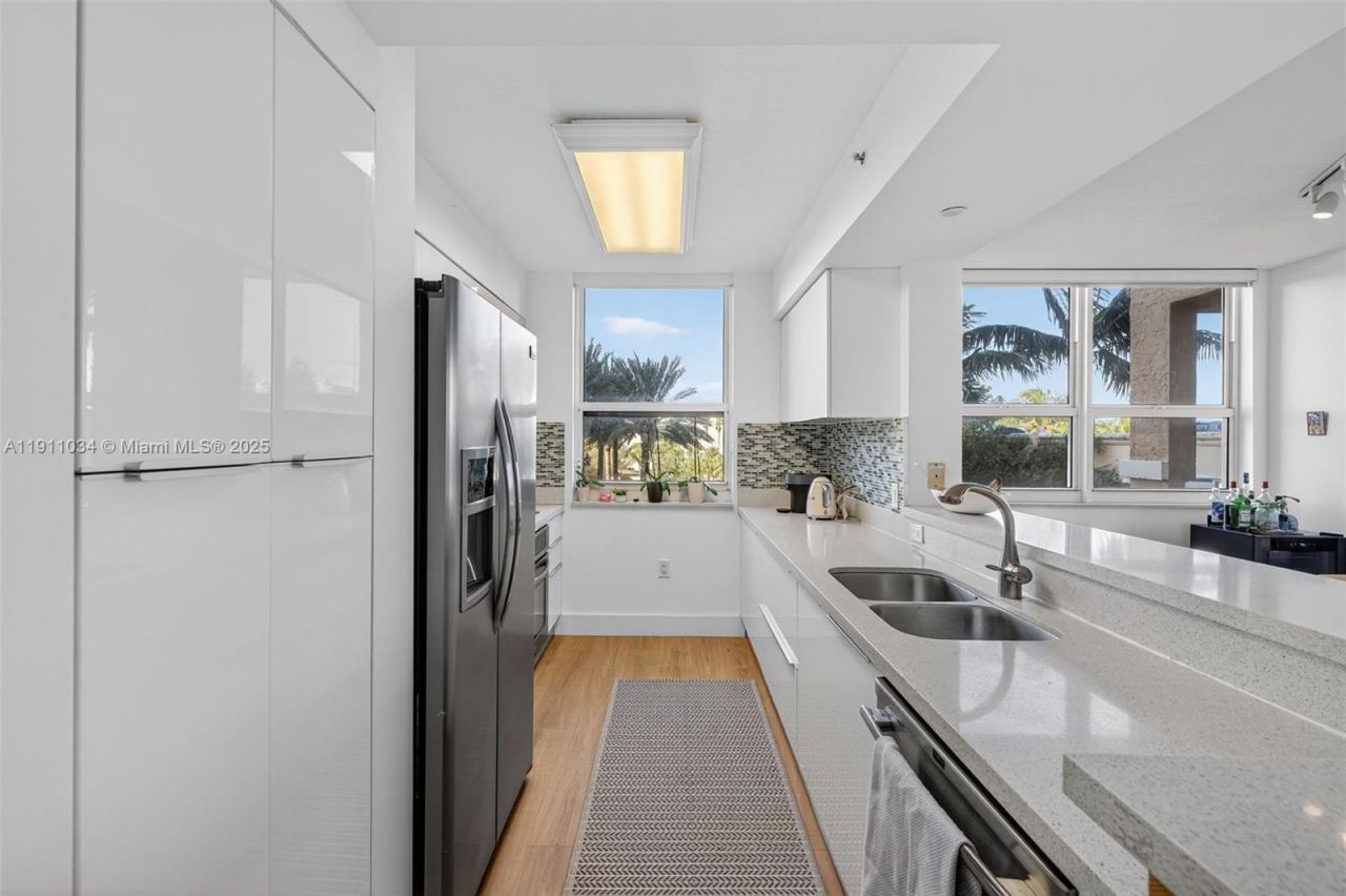 19501 W Country Club Dr, Unit 313, Aventura, FL 33180 Photo