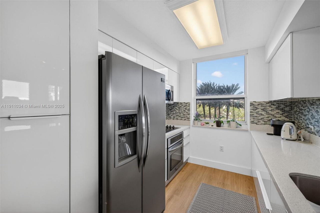 19501 W Country Club Dr, Unit 313, Aventura, FL 33180 Photo