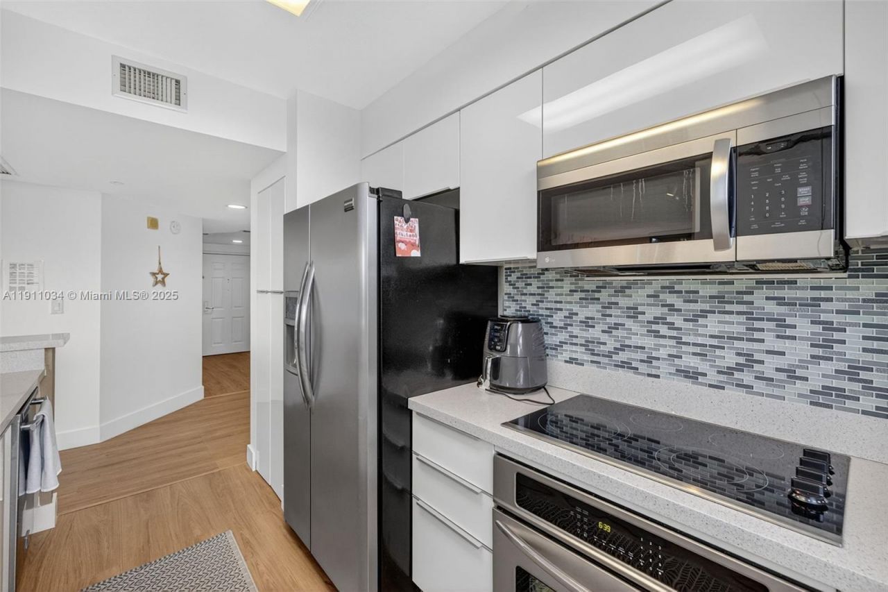 19501 W Country Club Dr, Unit 313, Aventura, FL 33180 Photo