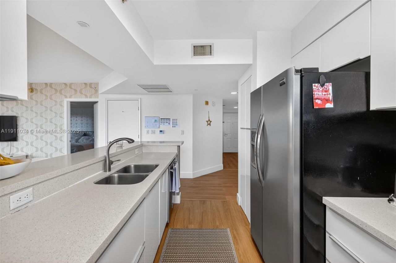 19501 W Country Club Dr, Unit 313, Aventura, FL 33180 Photo