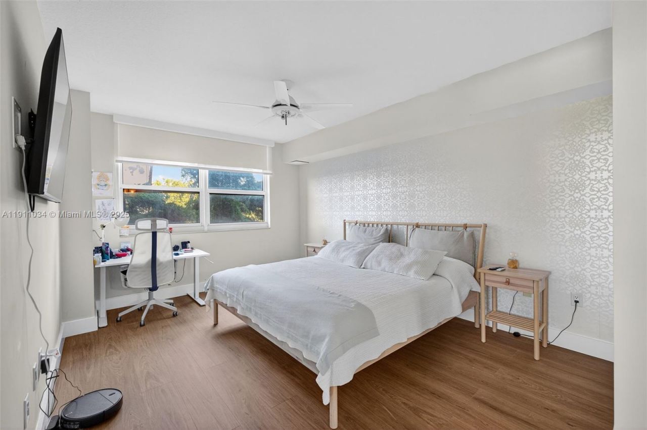 19501 W Country Club Dr, Unit 313, Aventura, FL 33180 Photo