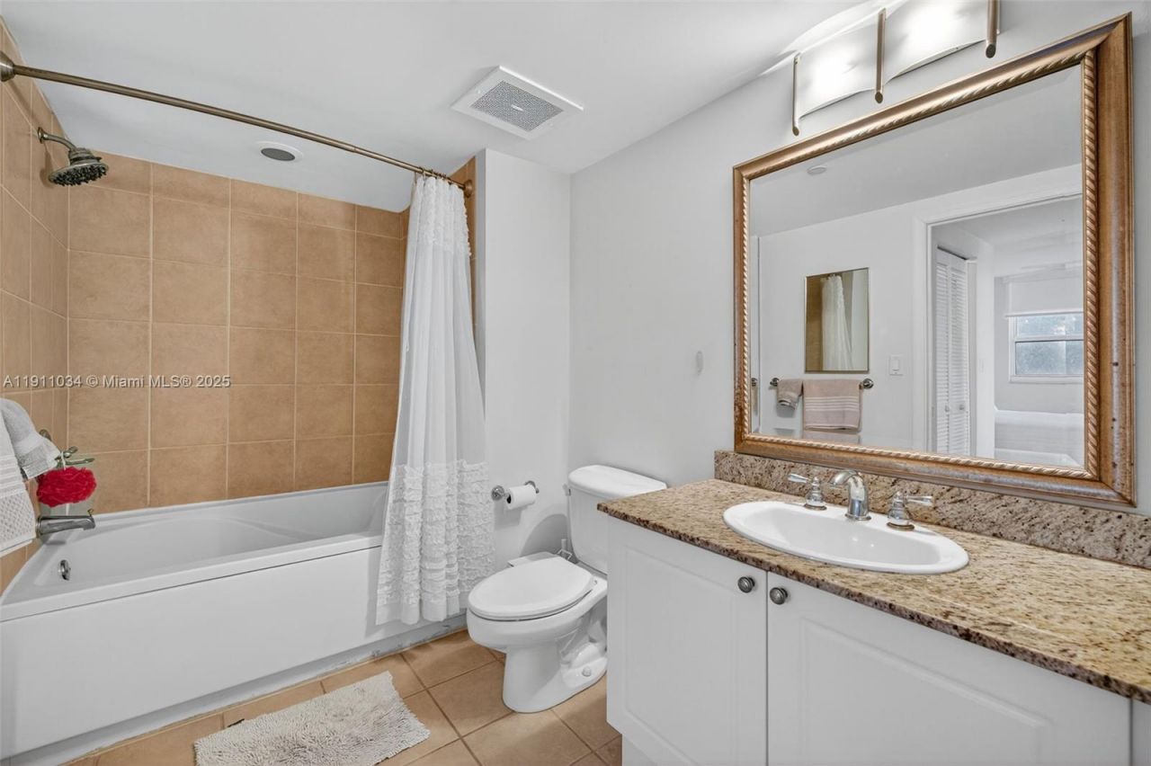 19501 W Country Club Dr, Unit 313, Aventura, FL 33180 Photo