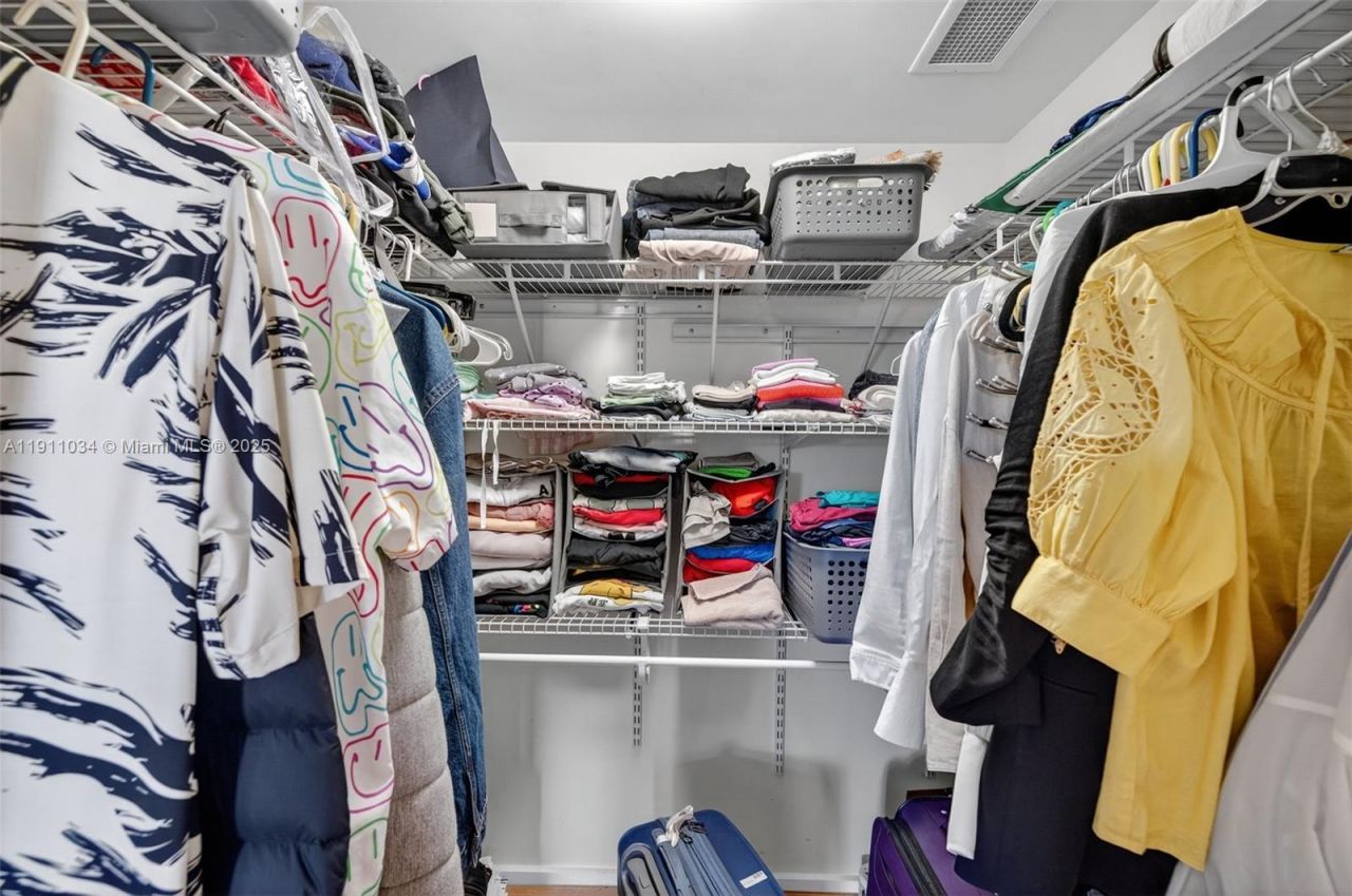 19501 W Country Club Dr, Unit 313, Aventura, FL 33180 Photo