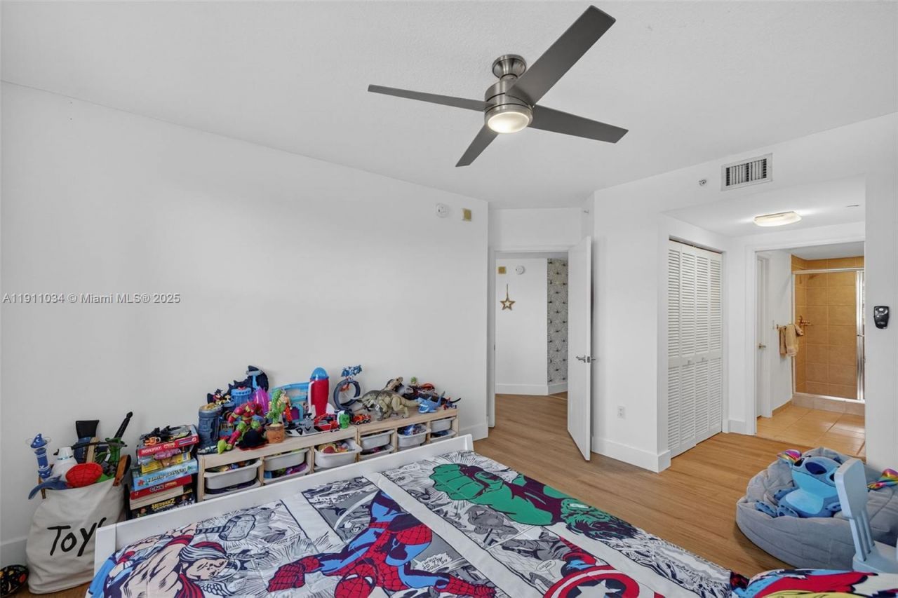 19501 W Country Club Dr, Unit 313, Aventura, FL 33180 Photo