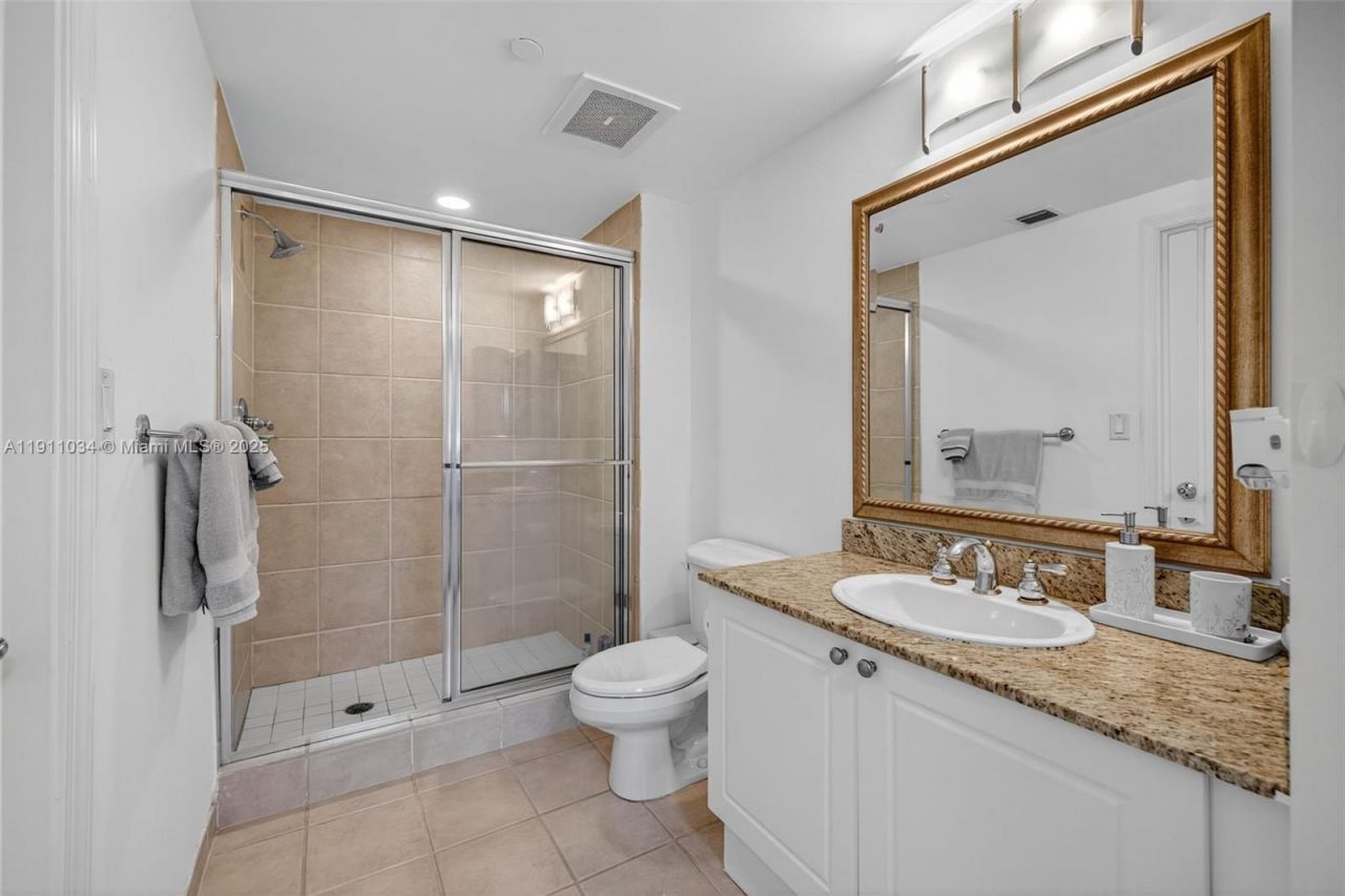 19501 W Country Club Dr, Unit 313, Aventura, FL 33180 Photo