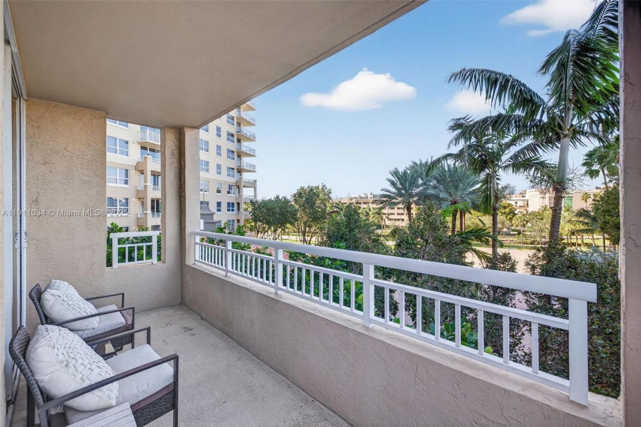 19501 W Country Club Dr, Unit 313, Aventura, FL 33180 Photo