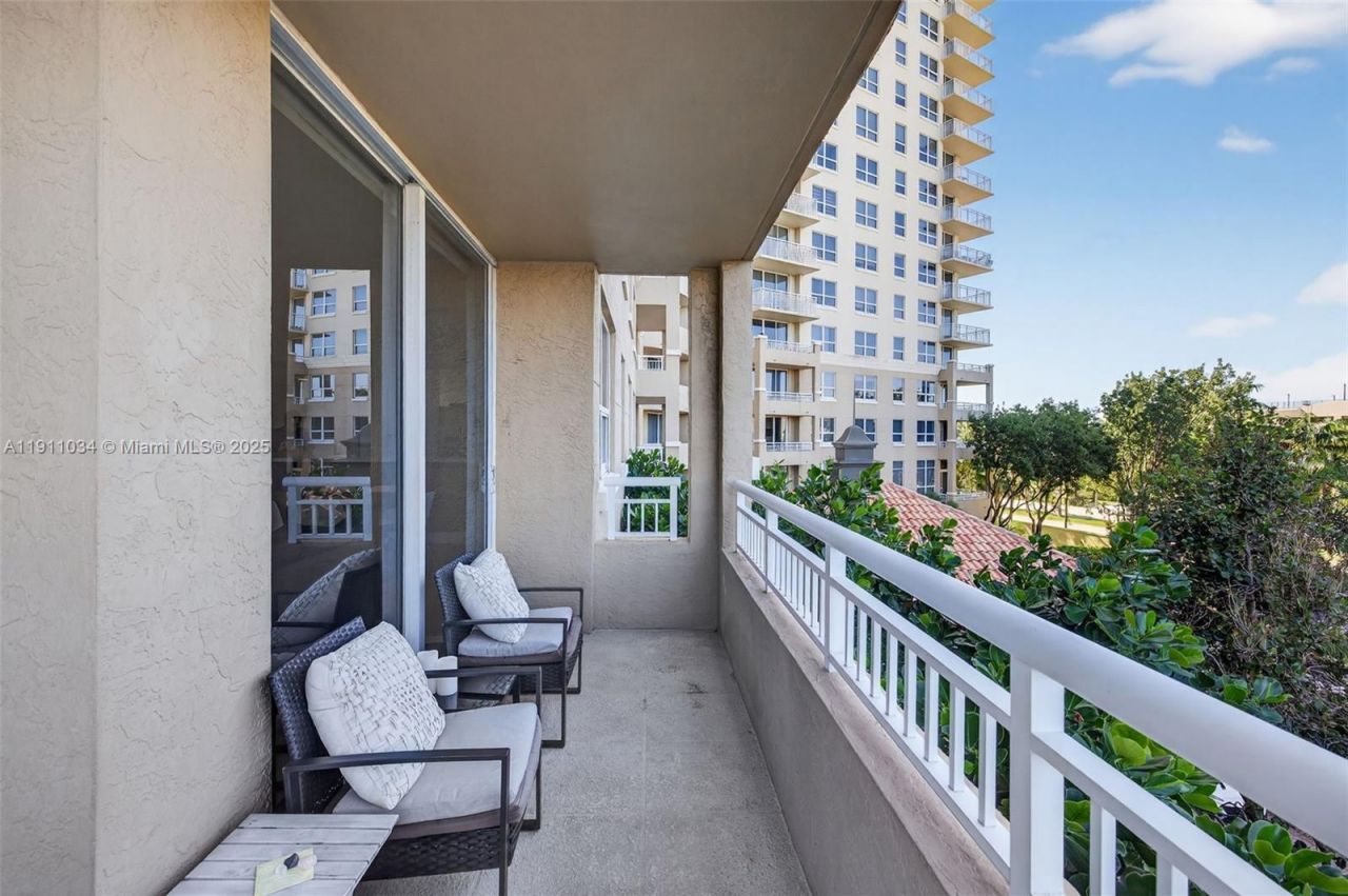 19501 W Country Club Dr, Unit 313, Aventura, FL 33180 Photo