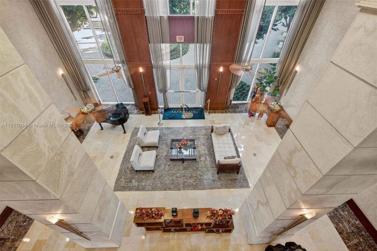 19501 W Country Club Dr, Unit 313, Aventura, FL 33180 Photo