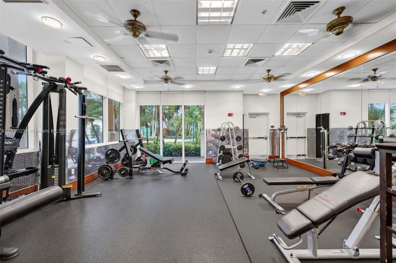 19501 W Country Club Dr, Unit 313, Aventura, FL 33180 Photo