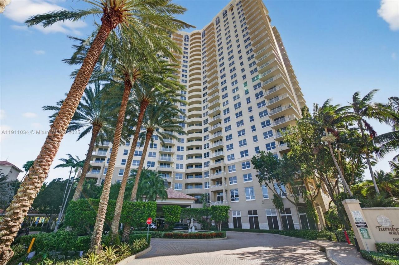 19501 W Country Club Dr, Unit 313, Aventura, FL 33180 Photo