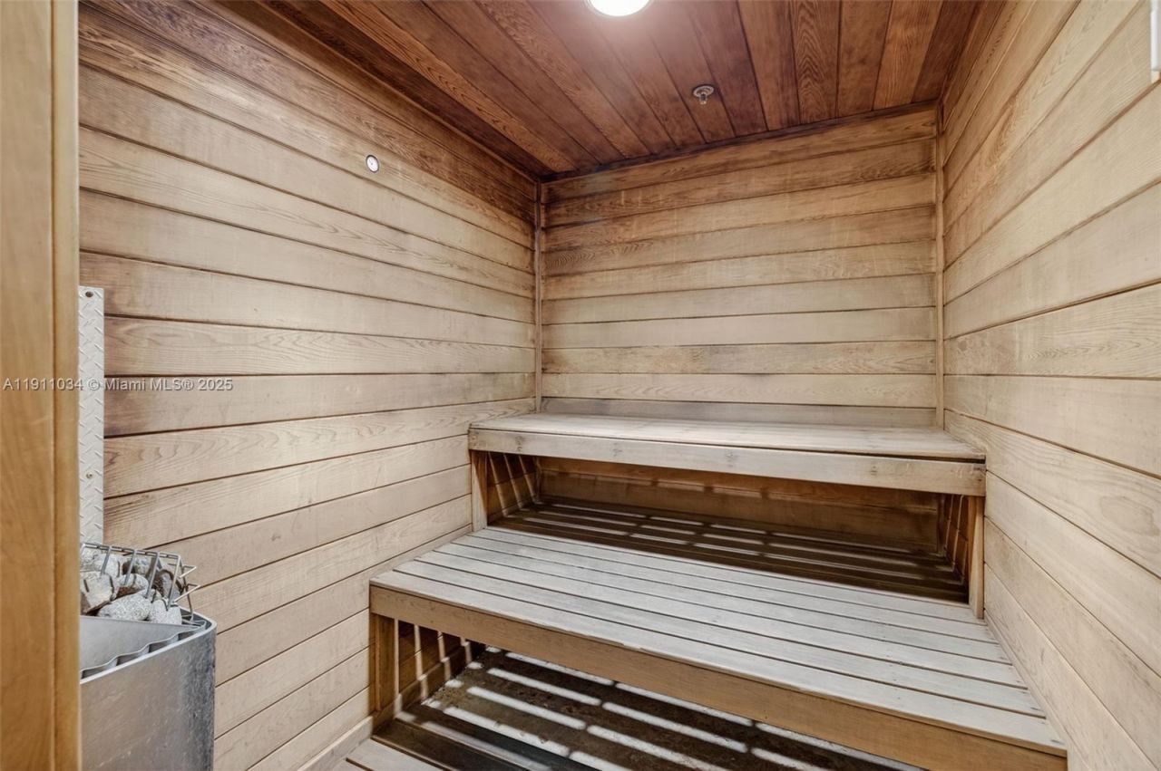 19501 W Country Club Dr, Unit 313, Aventura, FL 33180 Photo