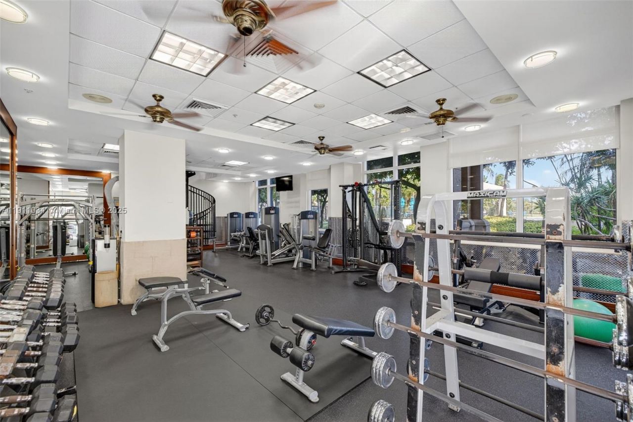 19501 W Country Club Dr, Unit 313, Aventura, FL 33180 Photo