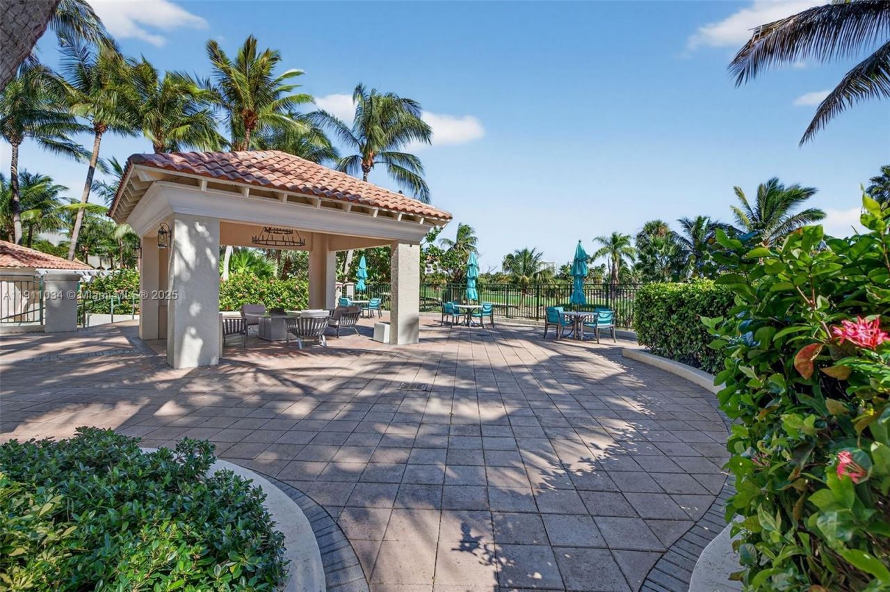 19501 W Country Club Dr, Unit 313, Aventura, FL 33180 Photo