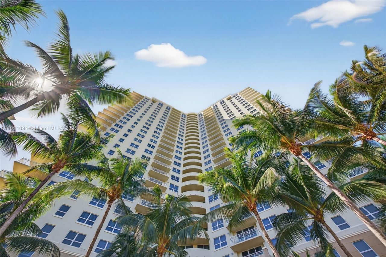 19501 W Country Club Dr, Unit 313, Aventura, FL 33180 Photo