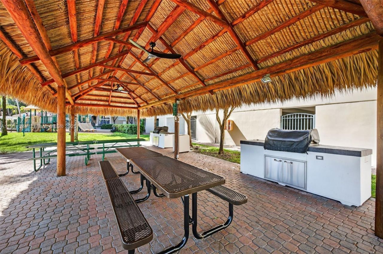 19501 W Country Club Dr, Unit 313, Aventura, FL 33180 Photo