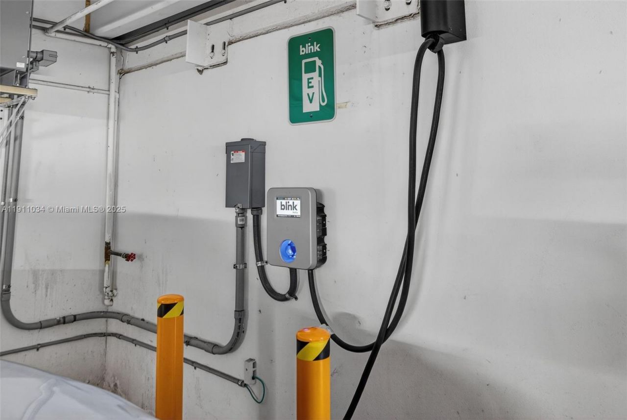 19501 W Country Club Dr, Unit 313, Aventura, FL 33180 Photo