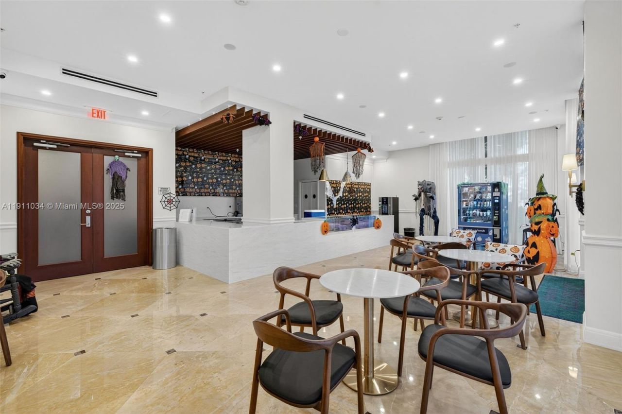 19501 W Country Club Dr, Unit 313, Aventura, FL 33180 Photo