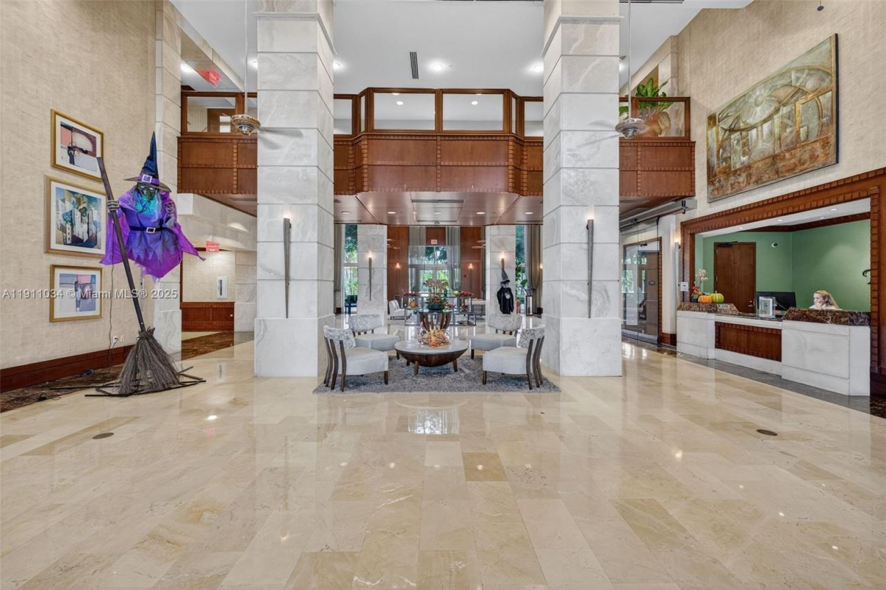 19501 W Country Club Dr, Unit 313, Aventura, FL 33180 Photo