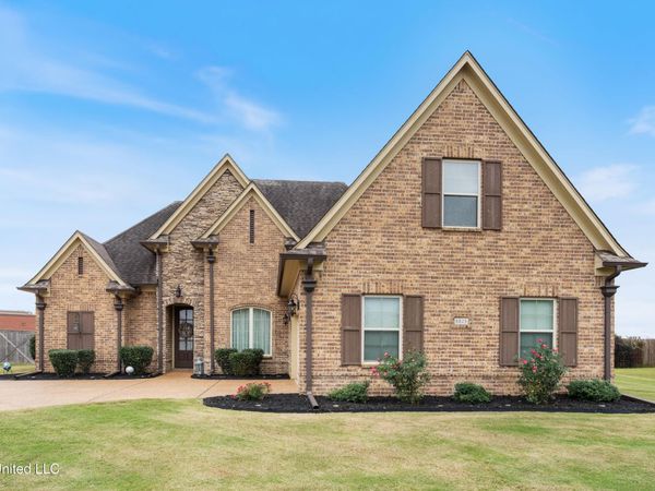 6825 W Hawks Crossing Drive, Olive Branch, MS 38654