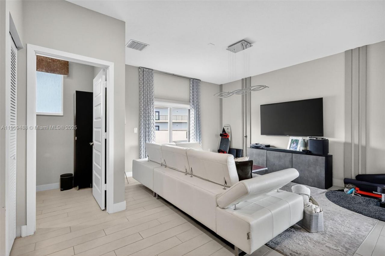 4740 NW 84th Ave, Doral, FL 33166 Photo