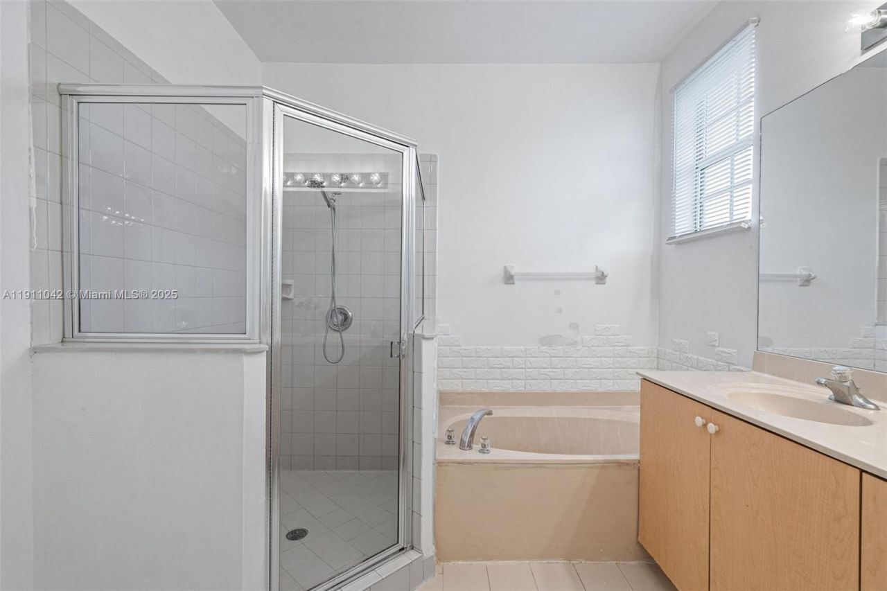 2109 NE 3rd Ct, Homestead, FL 33033 Photo