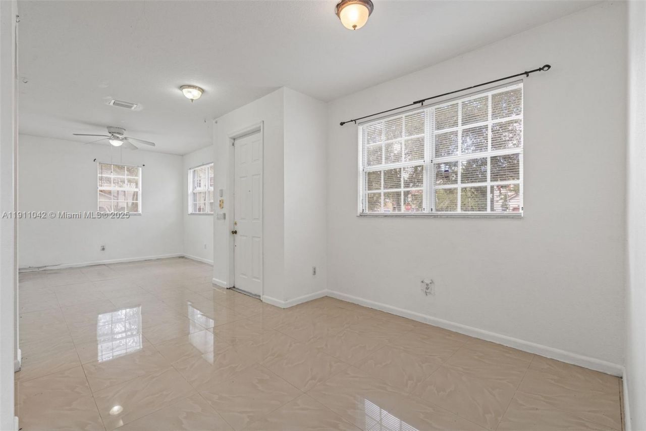 2109 NE 3rd Ct, Homestead, FL 33033 Photo