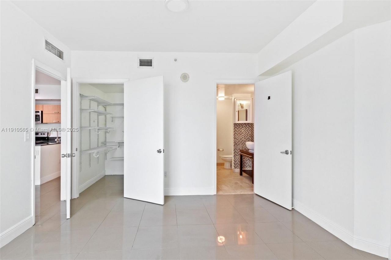 350 S Miami Ave, Unit 1805, Miami, FL 33130 Photo