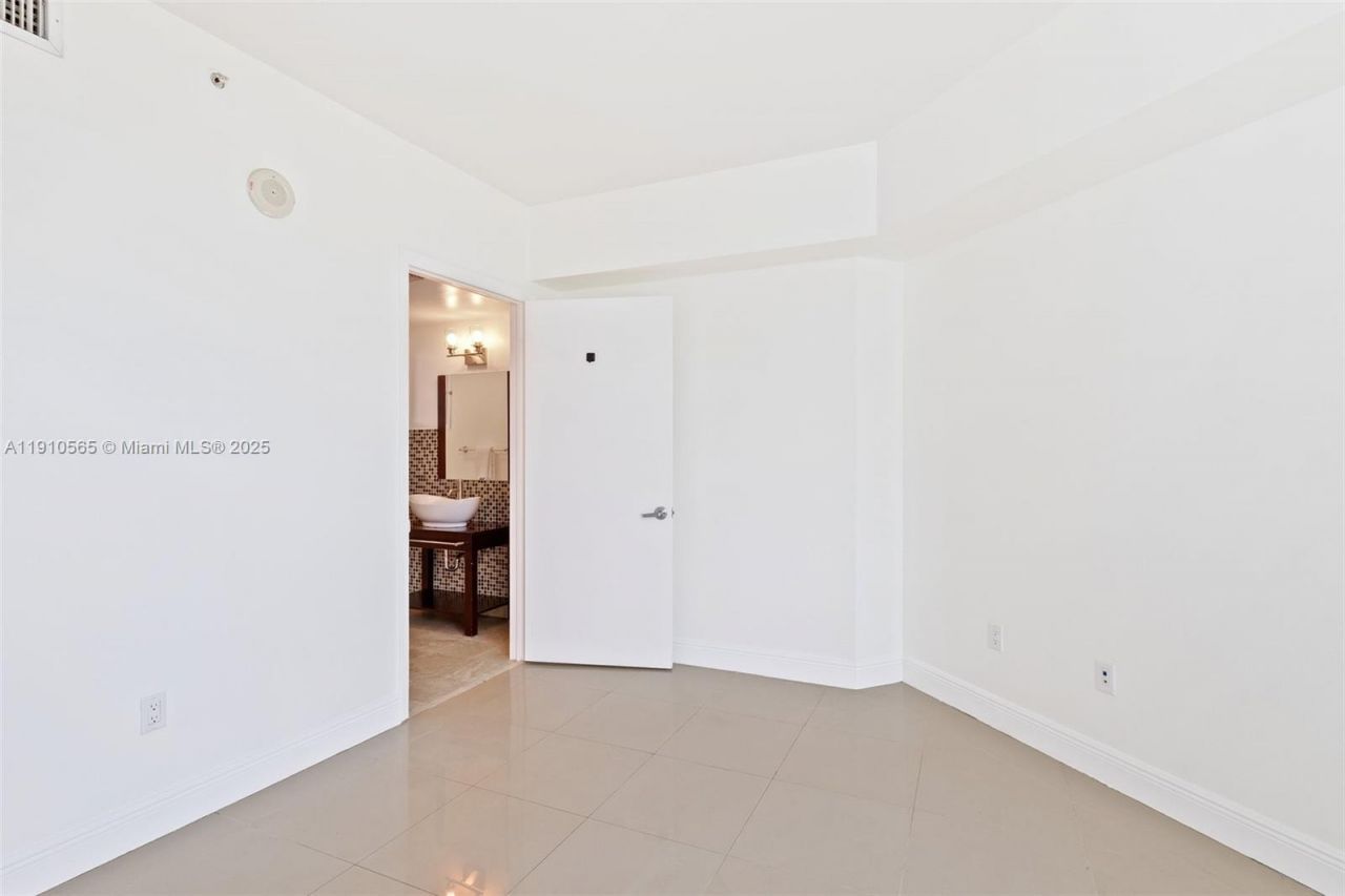 350 S Miami Ave, Unit 1805, Miami, FL 33130 Photo