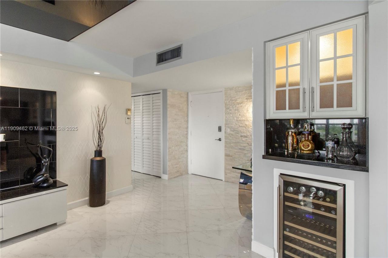 300 Diplomat Parkway, Unit 517, Hallandale Beach, FL 33009 Photo