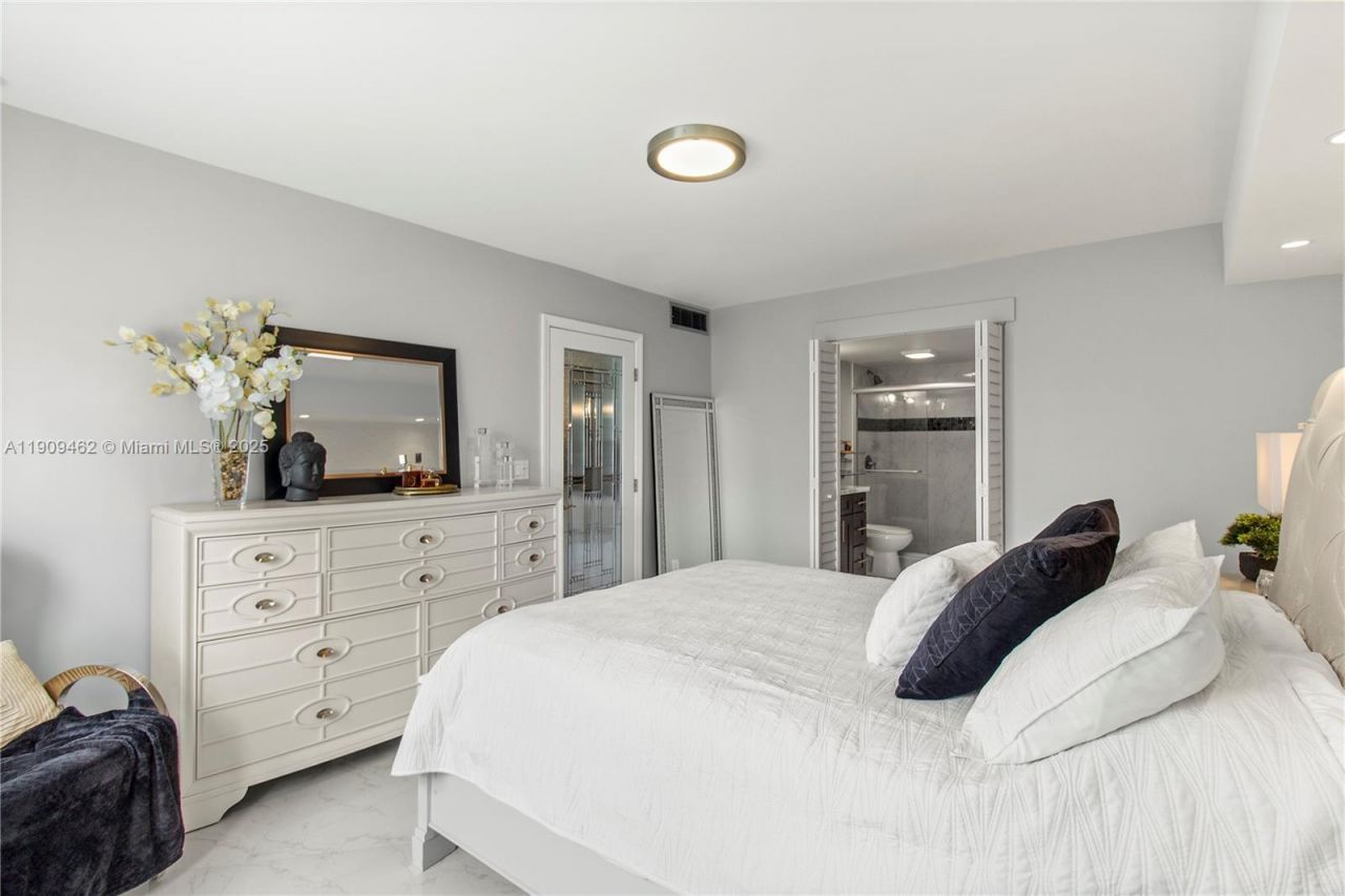 300 Diplomat Parkway, Unit 517, Hallandale Beach, FL 33009 Photo