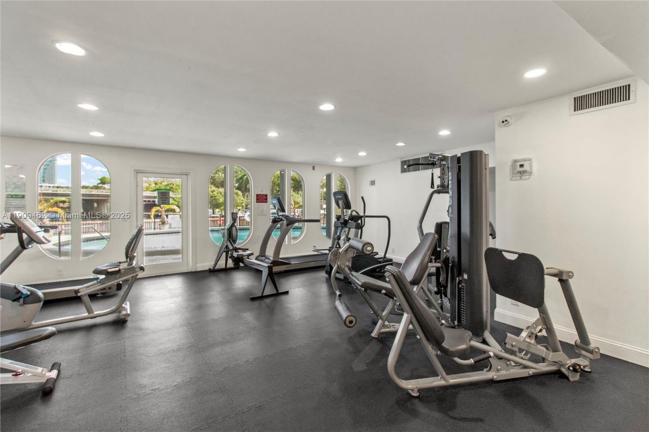 300 Diplomat Parkway, Unit 517, Hallandale Beach, FL 33009 Photo