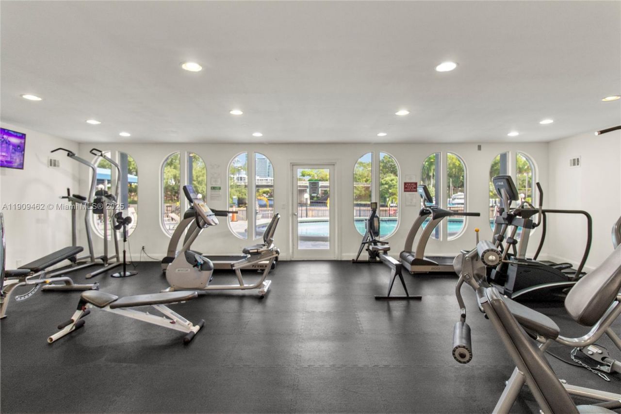 300 Diplomat Parkway, Unit 517, Hallandale Beach, FL 33009 Photo